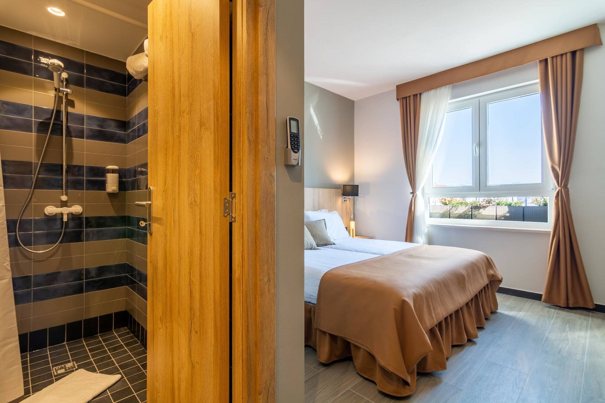 Hotel Resurs Подгорица Экстерьер фото