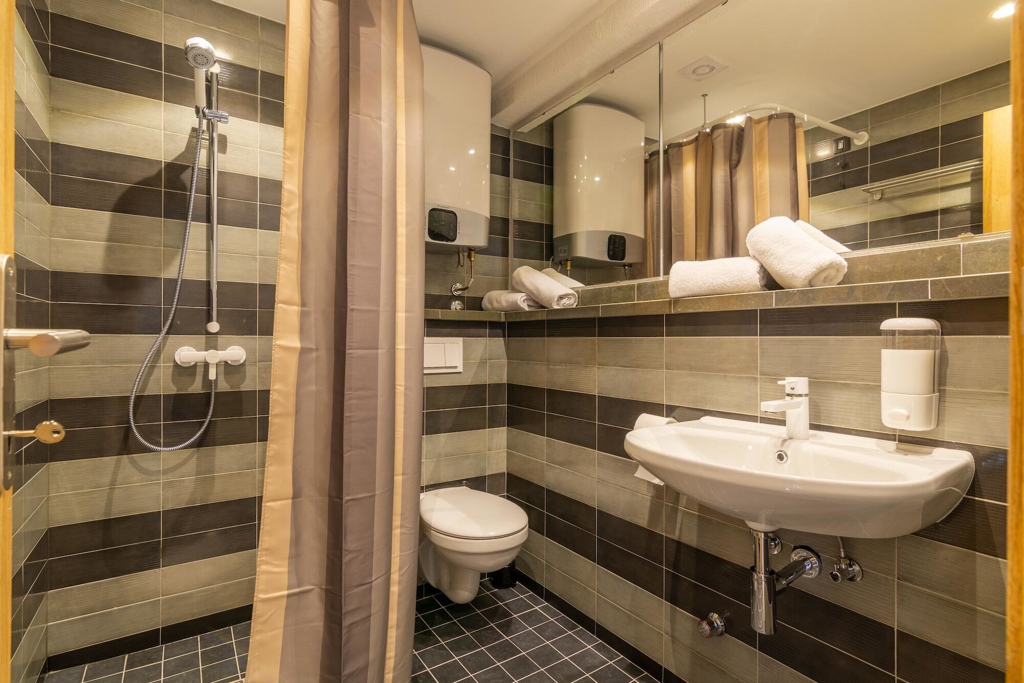 Hotel Resurs Подгорица Экстерьер фото