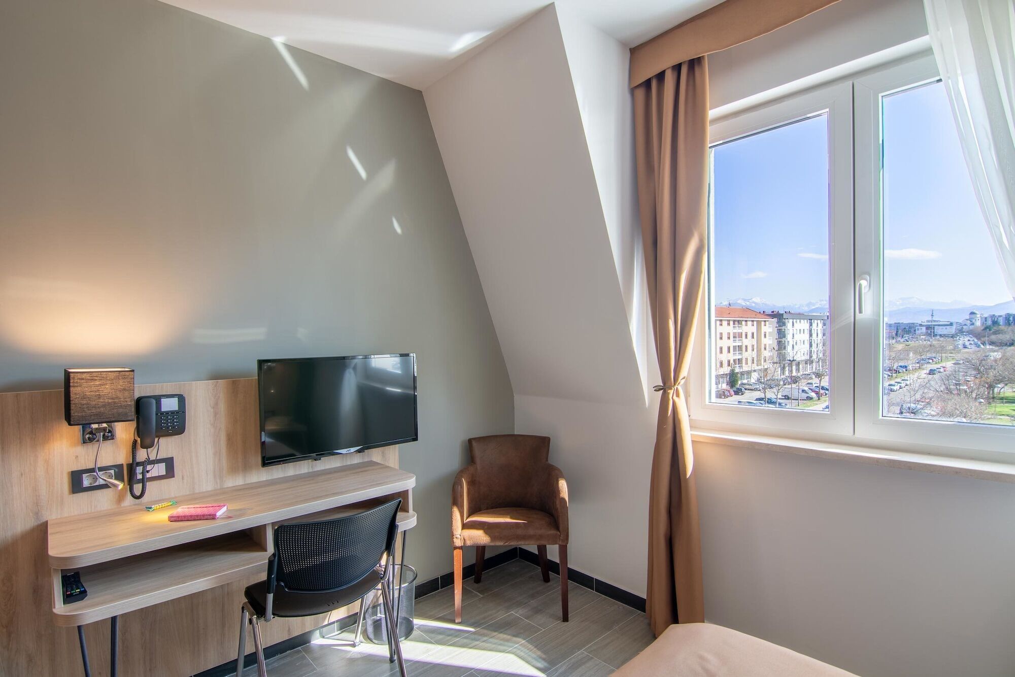 Hotel Resurs Подгорица Экстерьер фото