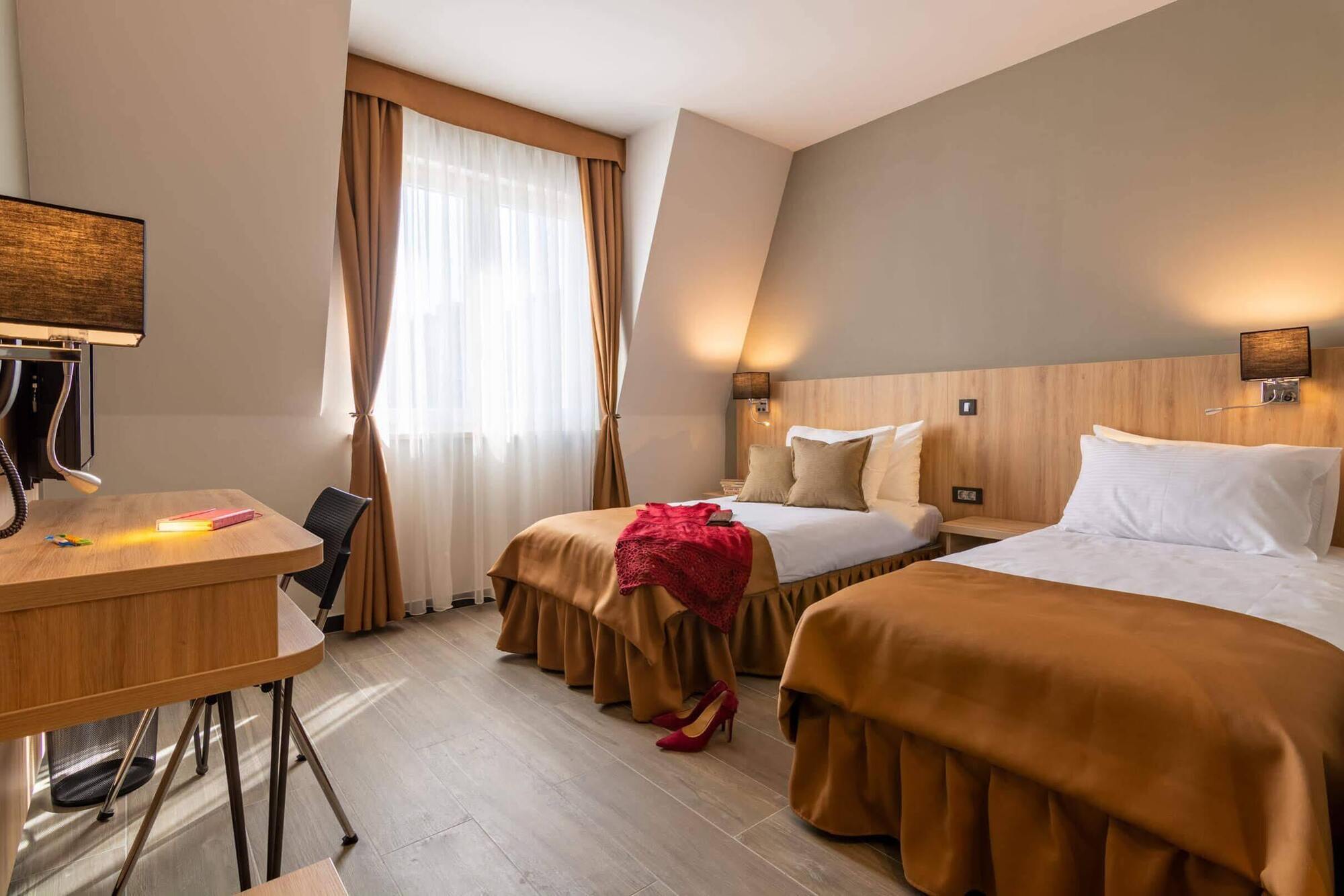 Hotel Resurs Подгорица Экстерьер фото